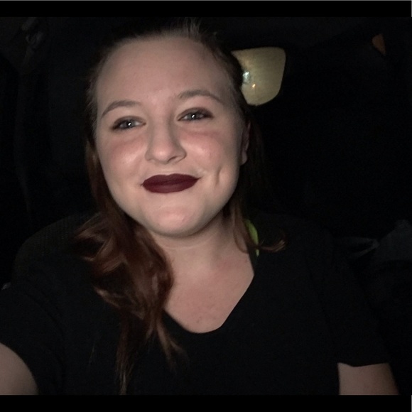 Meet your Poshers, Lori and Jozie! - Picture 2 of 2